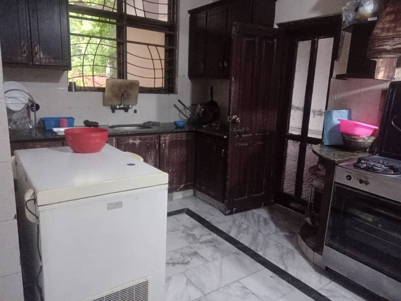 1 Kanal Outstanding 2 Bedroom Lower Portion In Model Town G Block Near DPS School 6