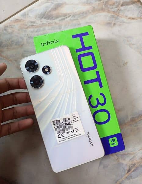 Infinix Hot 30,4+4,128 1