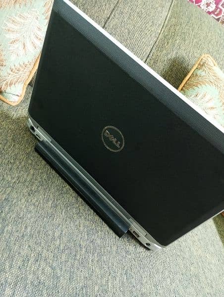 Dell Latitude E6330 1