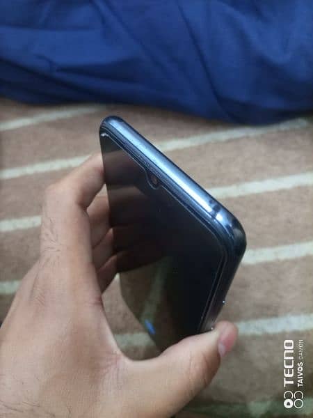 Vivo V20 4