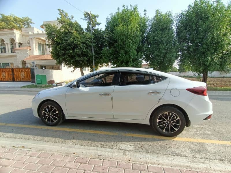 Hyundai Elantra 2023 5