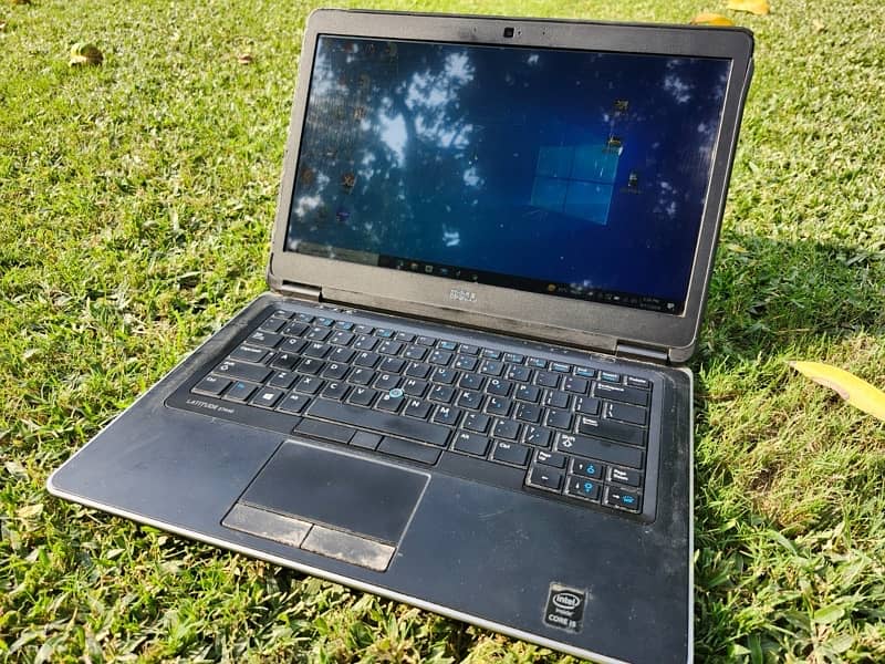 Latitude E7440 0