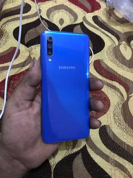 Sumsang galaxy A50 3