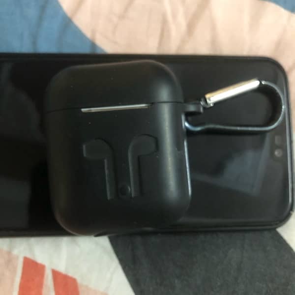 original Apple earbuds charging case for sale 1