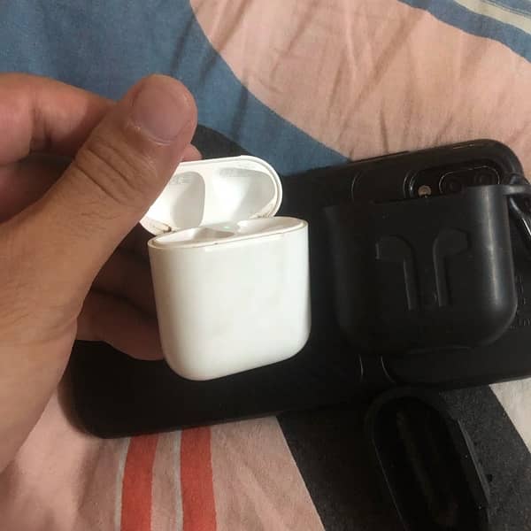 original Apple earbuds charging case for sale 4