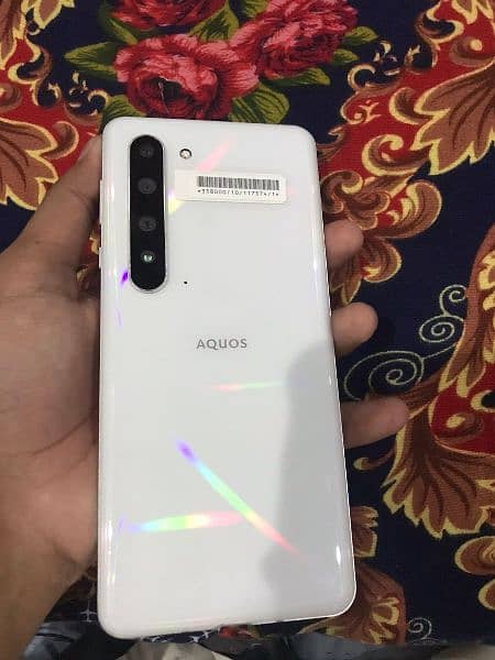 aquos R5G 0