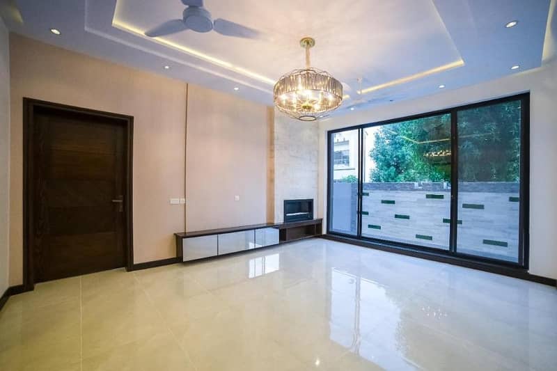 10 Marla Modern Design Beautifull House For Rent In DHA Phase 8 16