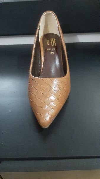 branded court shoes 1