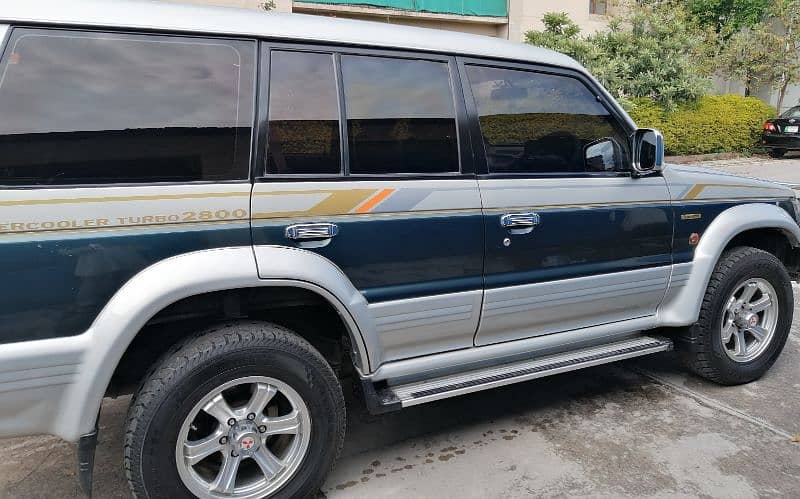 Mitsubishi Pajero 1994 14