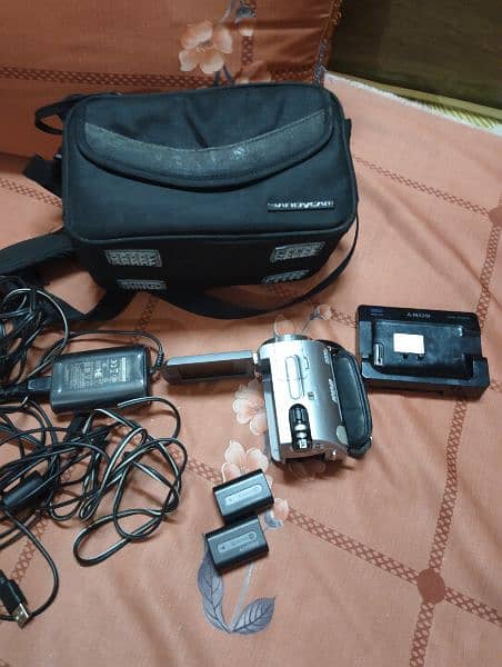 SONY HANDYCAM WITH A LOT OF FREE ASSESSORIES 1