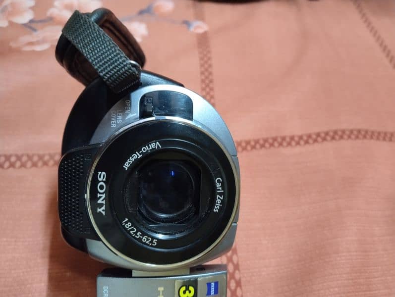 SONY HANDYCAM WITH A LOT OF FREE ASSESSORIES 7