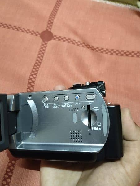 SONY HANDYCAM WITH A LOT OF FREE ASSESSORIES 9