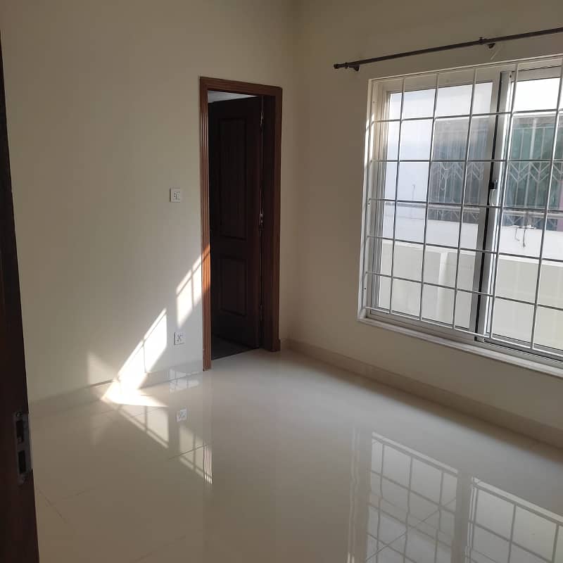 Upper portion for rent in D12 size 35*70 13