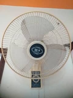 fan for sale good condition contact: WhatsApp 0307.1110455