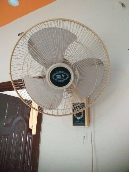 fan for sale good condition contact: WhatsApp 0307.1110455 1