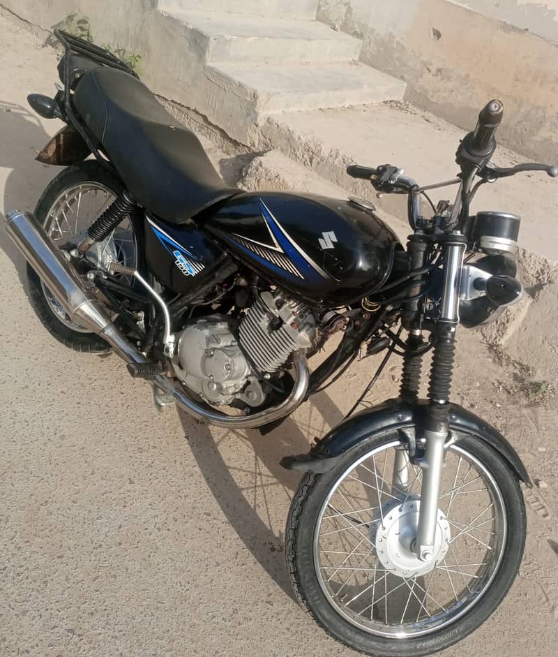 Suzuki GS 150 2015 1