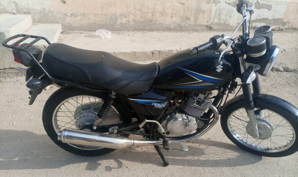 Suzuki GS 150 2015 4