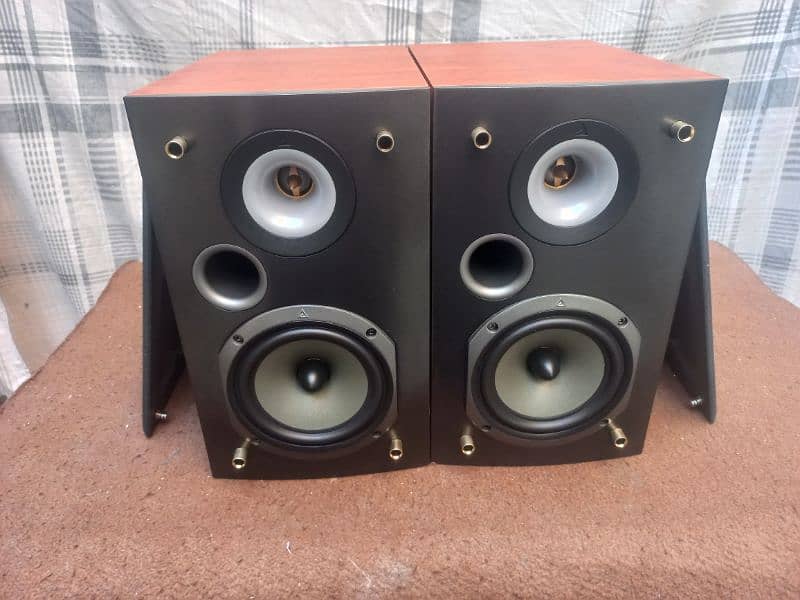 triangle bookshelf speakers like b&w b&o bose jbl klipsch kef dali nad 1