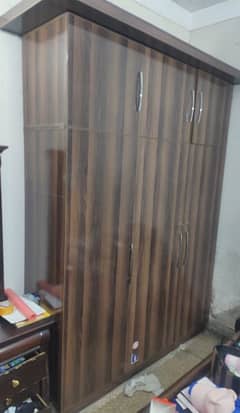 Full wall Almari (Wardrobe)