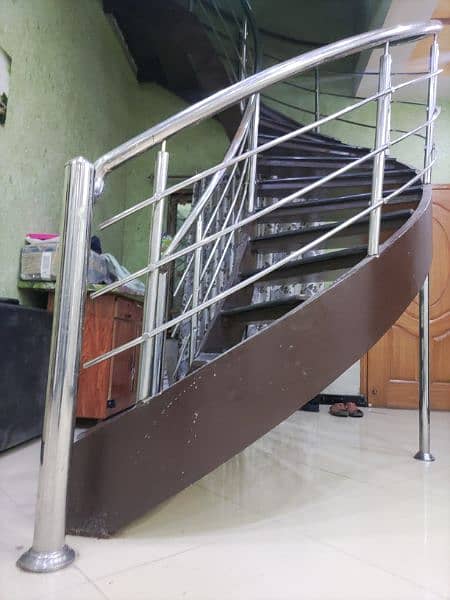 ladder for home. . . in good condition. . . . D shape. . . black & brown. . 3