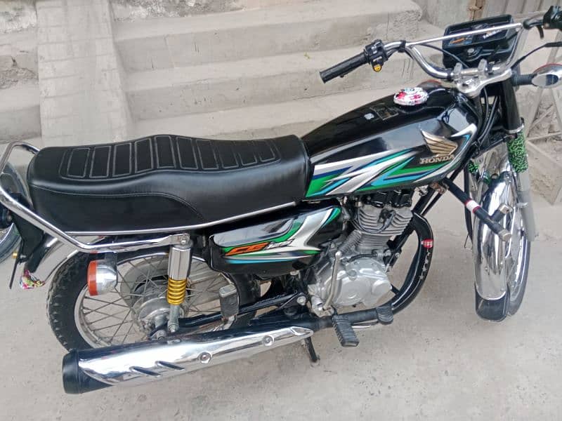 Honda 125 Black@ Lush 2