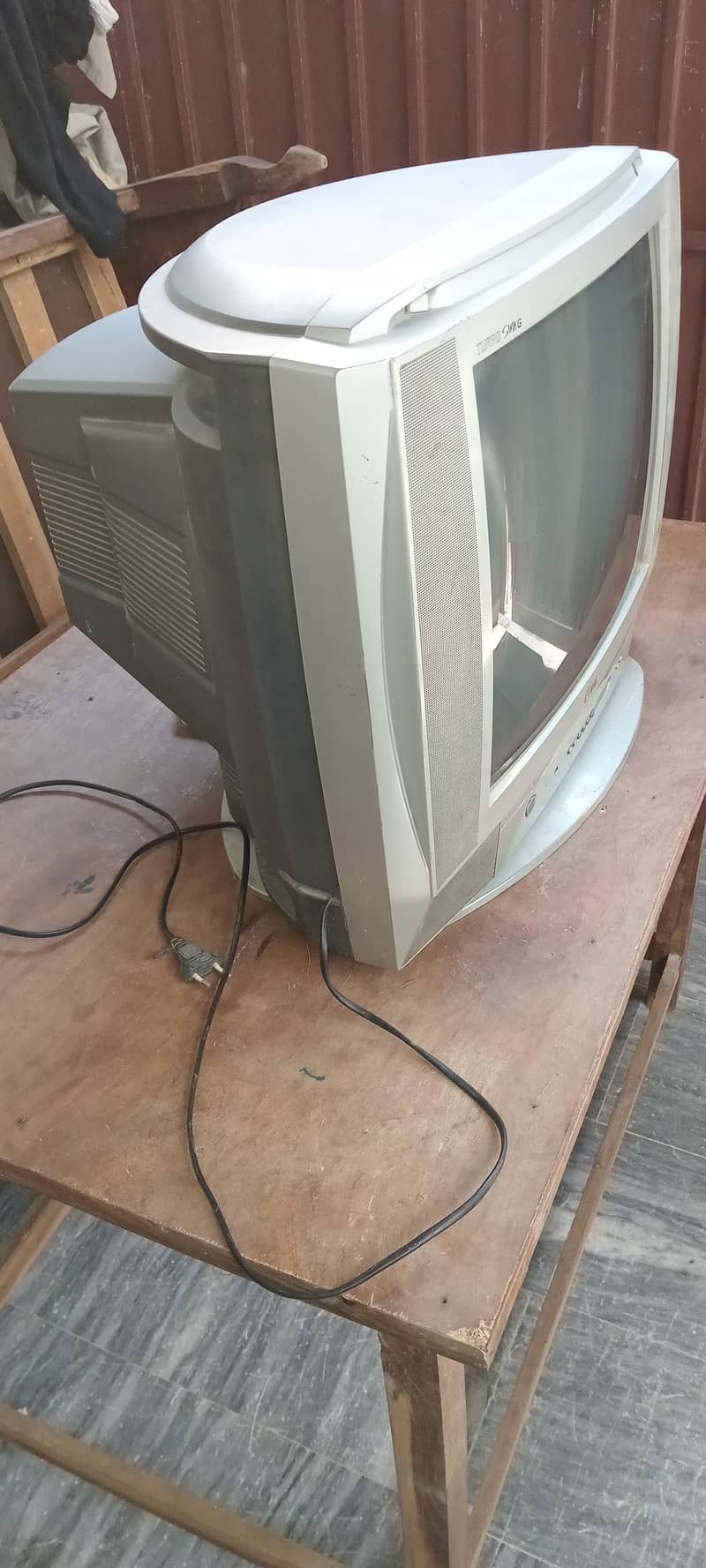 LG tv and table for sale 2