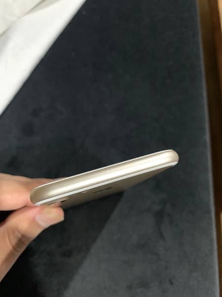 Iphone 7  32GB  Gold  ( PTA Approved ) 2