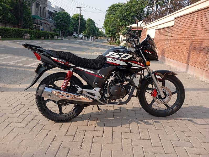 Honda CB150F 1