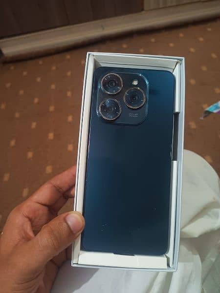 Tecno Spark 20 Pro (16/256Gb) 0