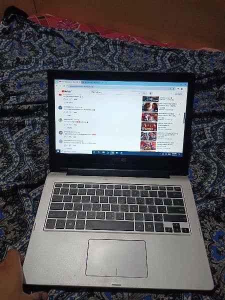 Asus Laptop 10\10 Condition 4