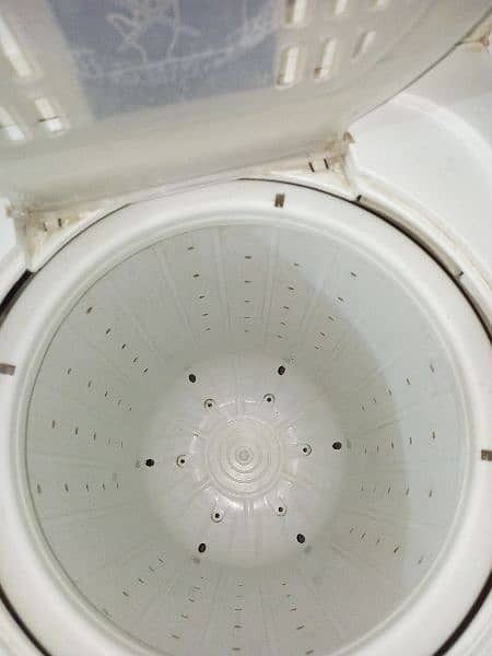 Dawlance semiautomatic washing machine and dryer 6500 8