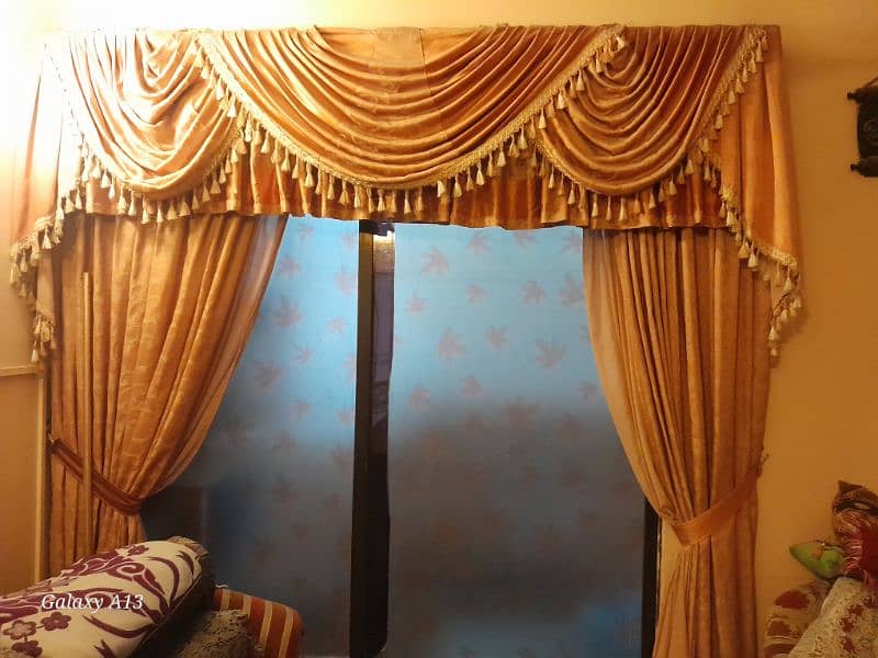 1 free pair of brown curtains A set of double curtains for sale, 0