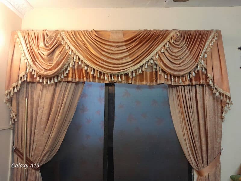 1 free pair of brown curtains A set of double curtains for sale, 1