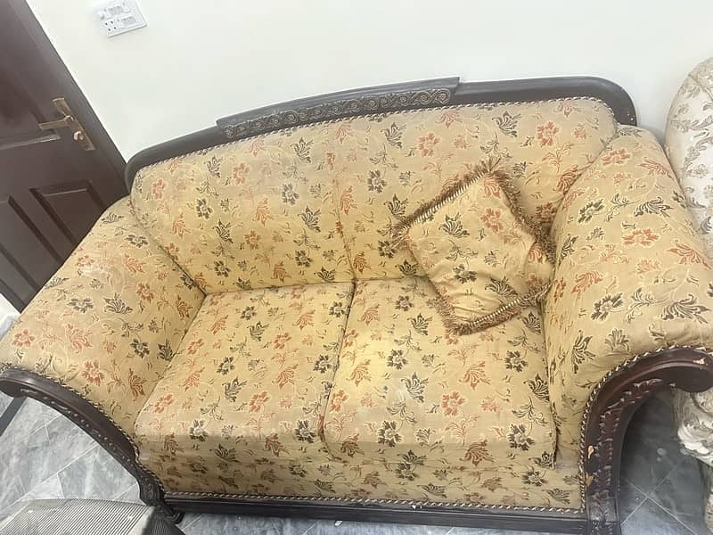 sofa urgent sale 0