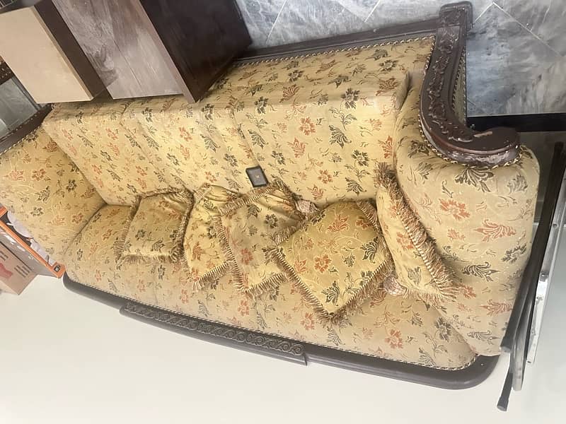 sofa urgent sale 4