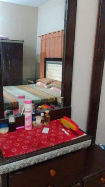 selling bedroom set on urgent basis 4