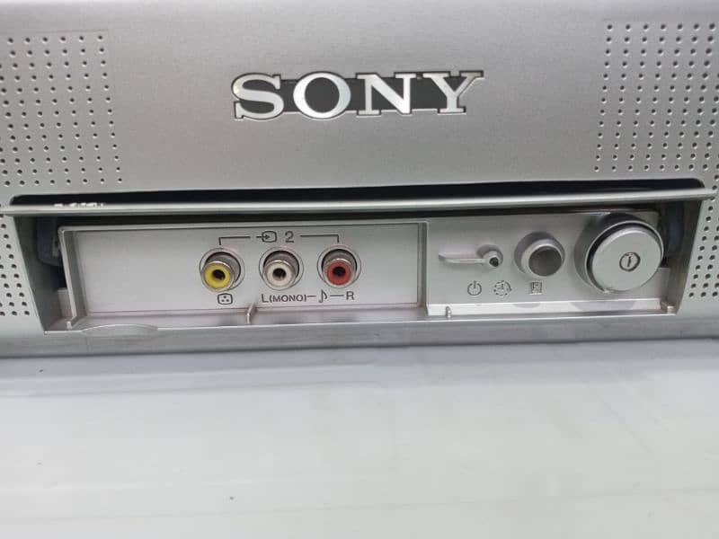 Sony Wega Trinitron TV 1