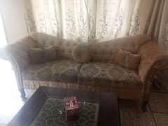 selling 7 seater sofa set in gud condition and reasonable price