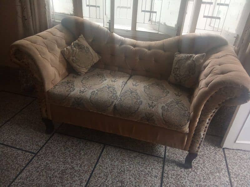 selling 7 seater sofa set in gud condition and reasonable price 1