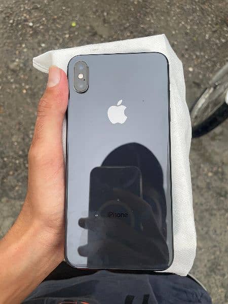 iPhone Xs Max 9