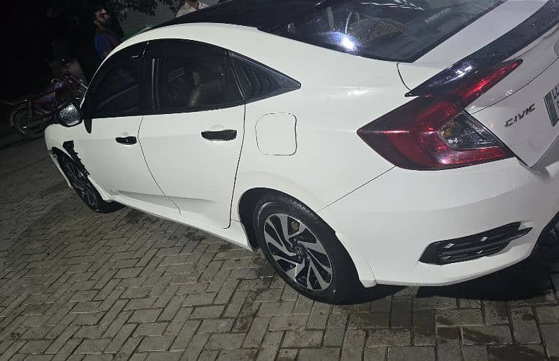 Honda Civic Oriel 2018 9