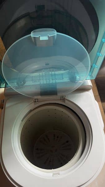 washing machine/ Haier Original 12 kg washing machine and dryer . 5