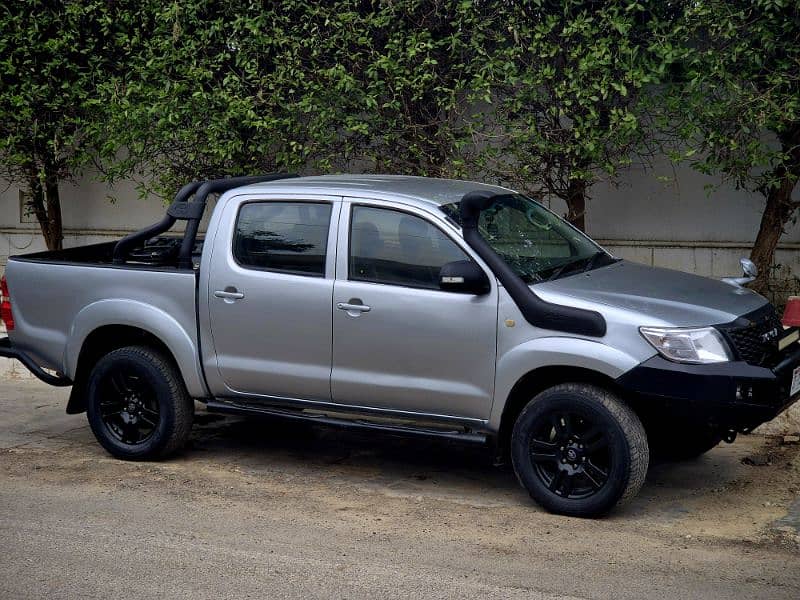 Toyota Hilux 2011 0