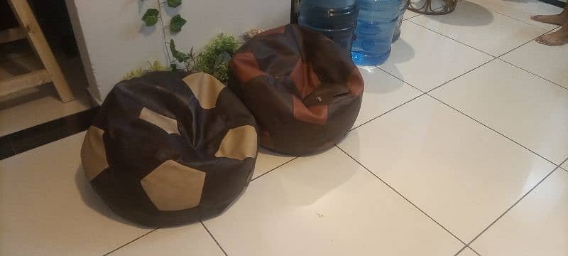 bean bag / sofa for kids urgent sale condition 9/10 0