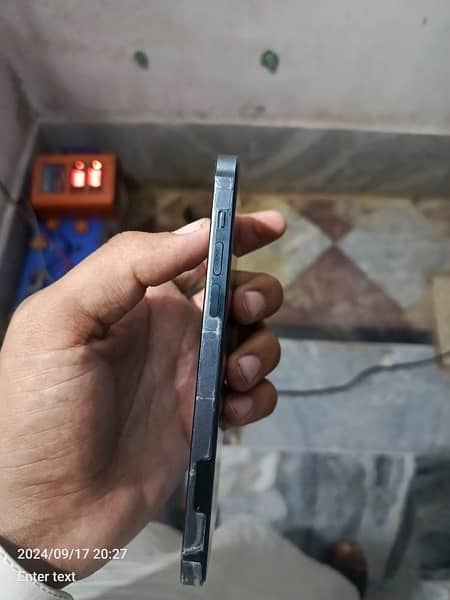 iphone 12 pro JV 4 months sim working 1