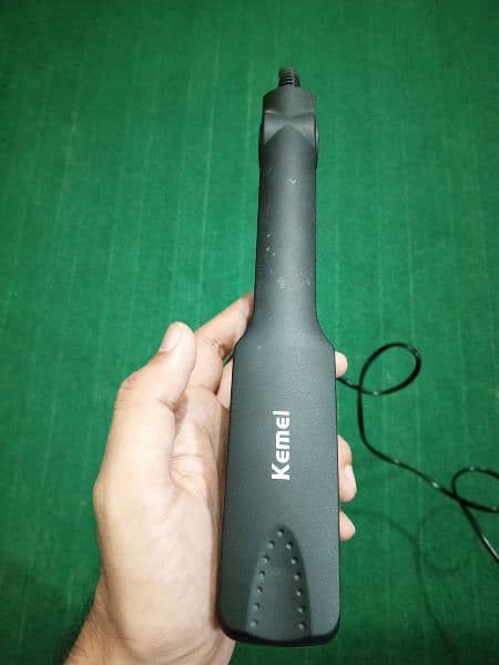 New Kemei Straightener 1