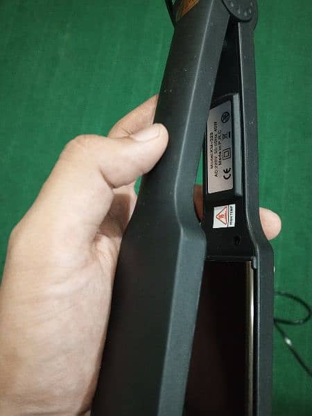 New Kemei Straightener 4