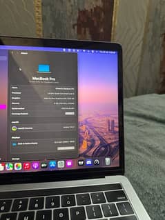 MacBook pro 2019 13 inch 128gb