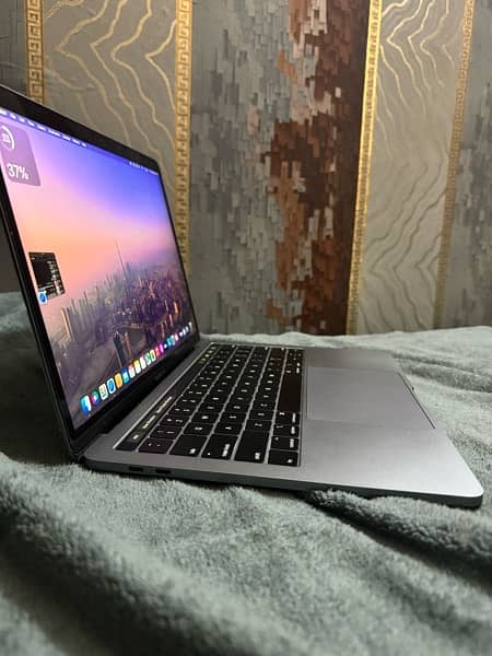 MacBook pro 2019 13 inch 128gb 1