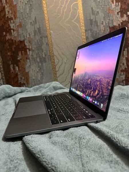 MacBook pro 2019 13 inch 128gb 2